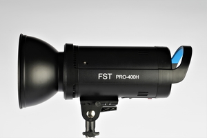 Вспышка студийная FST PRO-400H с рефлектором